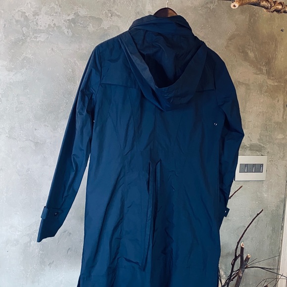 Cole Haan Navy blue rain coat with hoodie - Picture 3 of 8